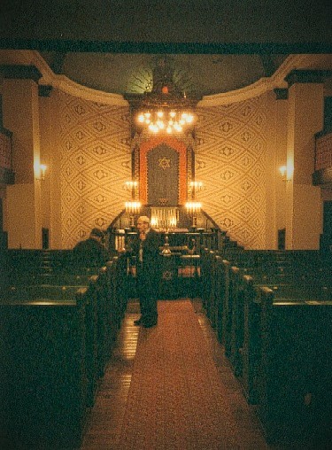 Juifs priant dans la synagogue de Trondheim en Norvège