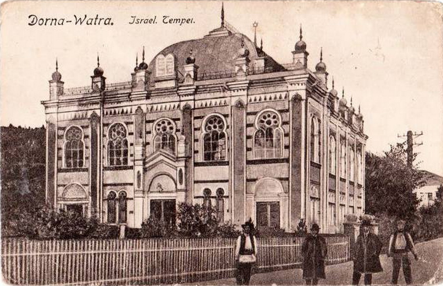 Included in the Romanian national heritage, the synagogue welcomes religious events but isn't open on a day to day basis